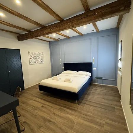 Housmart Emilia 15 *