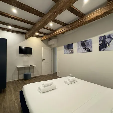 Apartment Housmart Emilia 15 *