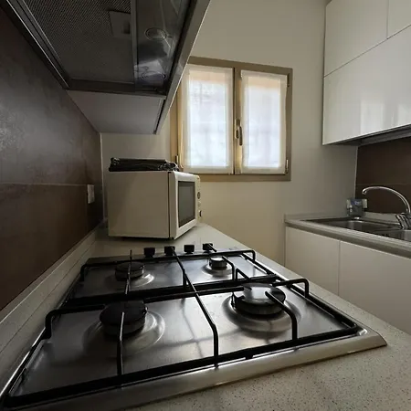 Housmart Emilia 15 *