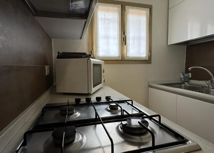 Housmart Emilia 15 *